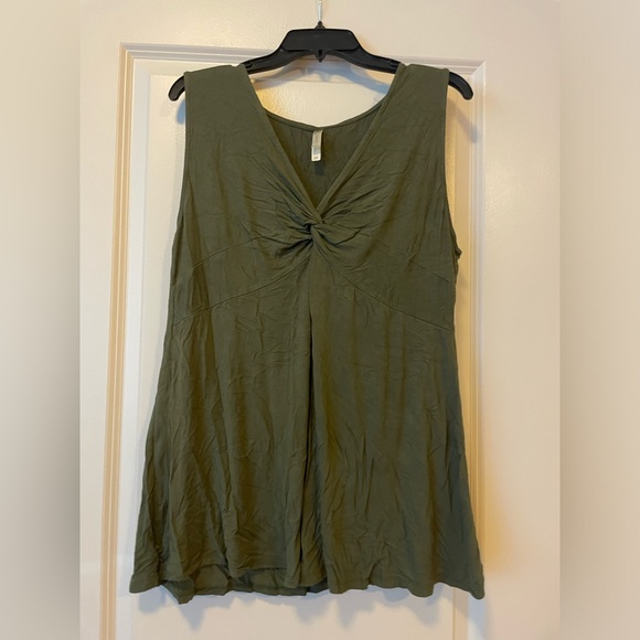 SOLD EUC Size 2XL sexy army green tank top - Picture 1 of 3